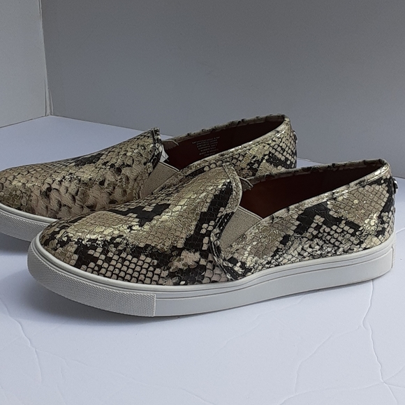 Steve Madden SNAKE PRINT SLIP ON Shoe Size 9 1/2 - Picture 2 of 7